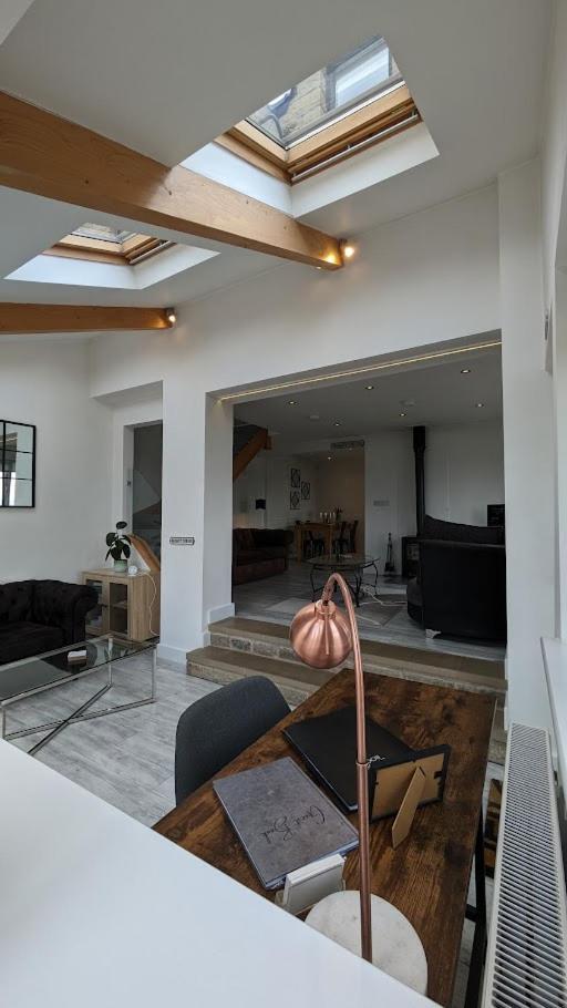 Lane End Cottage Holmfirth - Panoramic Views, Modernised With Offroad Parking Exterior photo